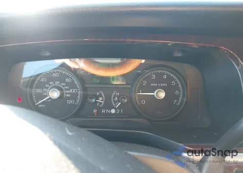 2009 Lincoln Town Car Signature Limited z USA, uszkodzony, nr VIN 2LNHM82V49X607348